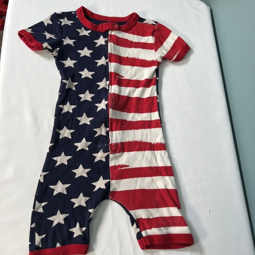 The LAZY ONE STARS AND STRIPES Kids  one Piece Pajamas / ROMPER Size 6‎